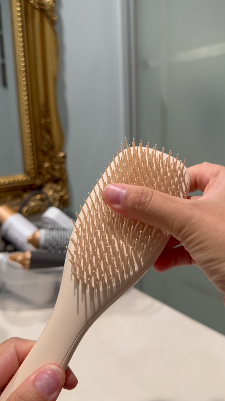 For wet and dry hair ? For straight and curly hair ?